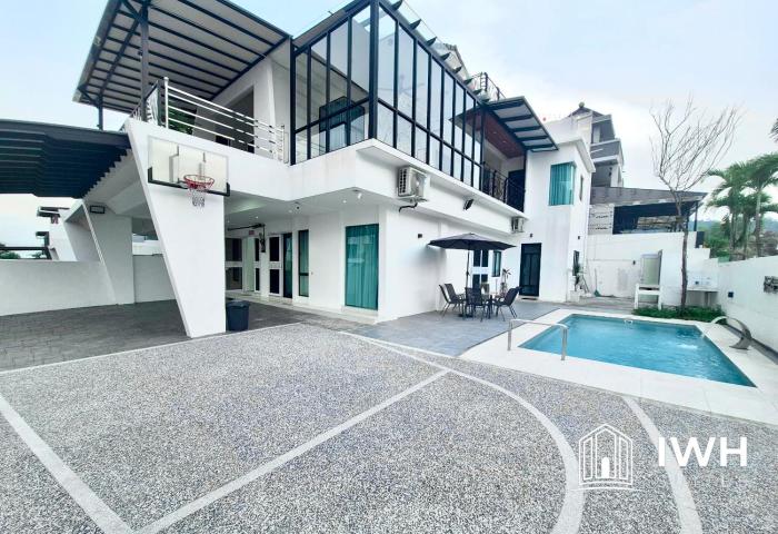 Ipoh Lahat Mines Private Pool Lake Villa by IWH Suites