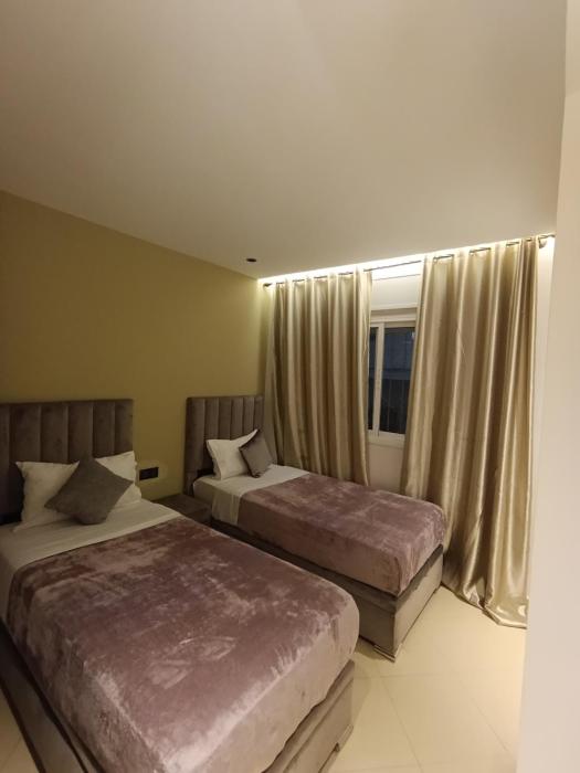 Appart happiness family only