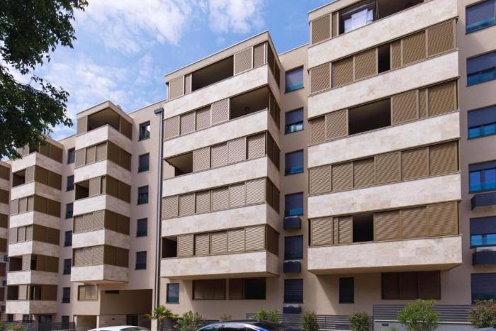 Apartments with parking space Split - 24662