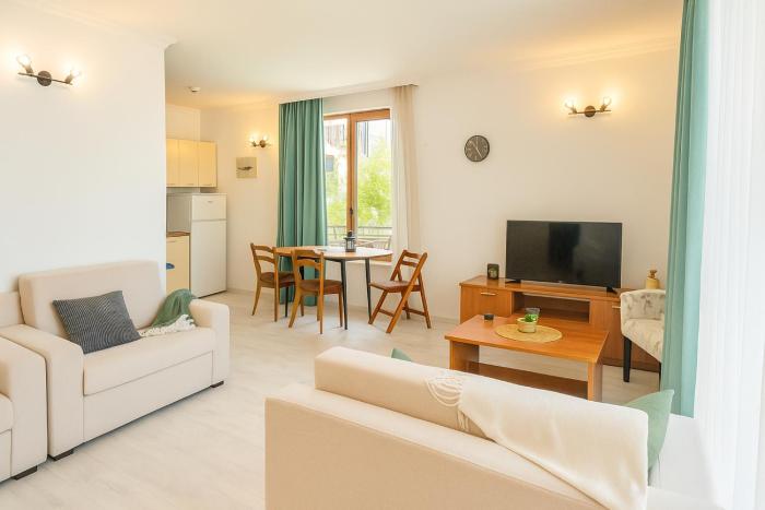 Sea Sirena with a Mountain View