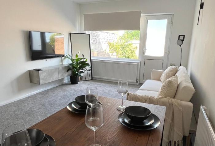 2 bed house in Nottingham - offers for long term stays