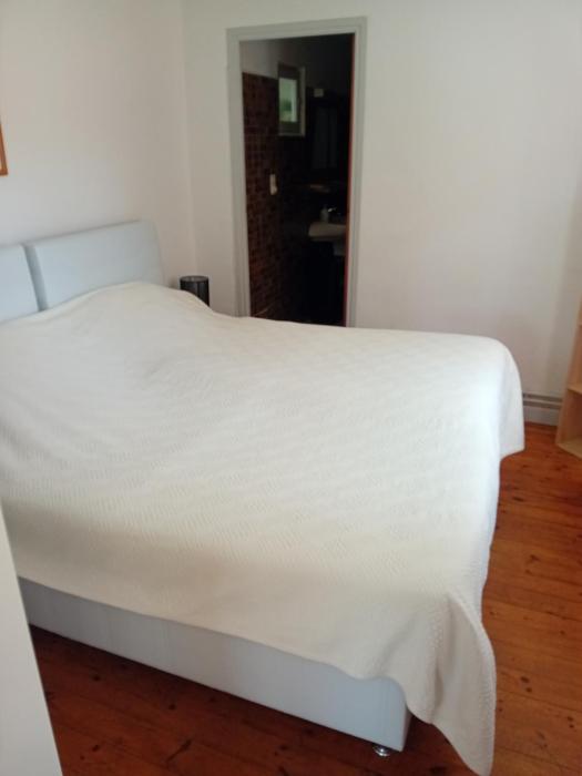 Studio et espace vert et terrasse