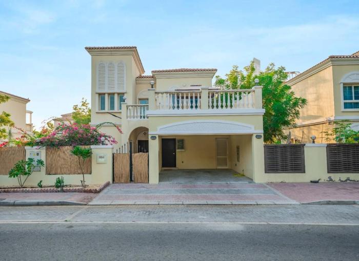 Dubai 5 Bedroom Villa - Beautifully Appointed