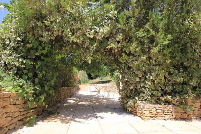 Superbe rez de jardin avec aperçu mer et parking