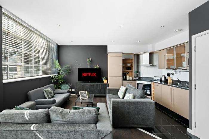 Brighton Botanic 2BR Retreat by the Beach