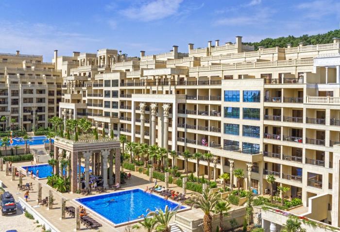 Argisht Partez 1BR with sea view and pool