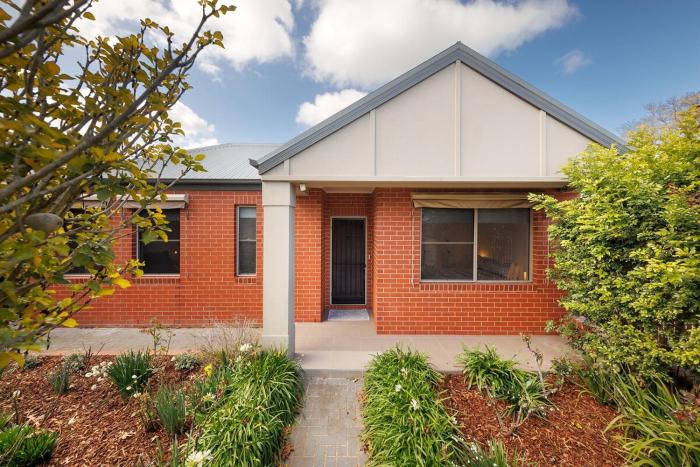 Gorgeous Gem on Jones