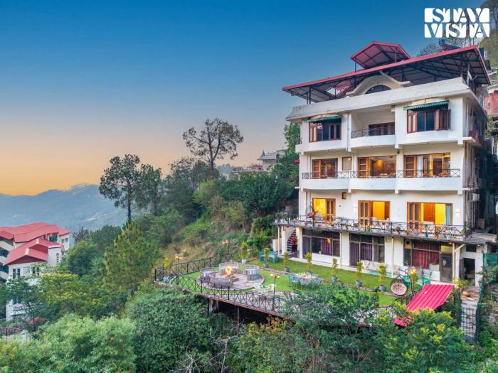 StayVista at Dream Haus with Lawn, Jacuzzi, WiFi
