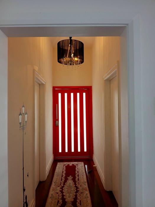 Cozy and Peaceful home surrounding by cafes and restaurants