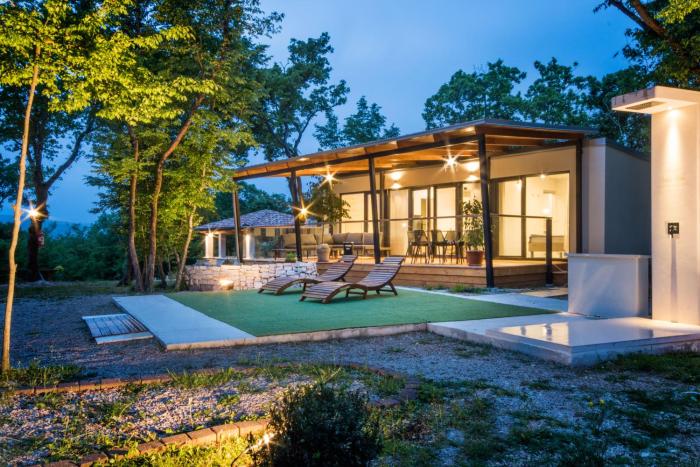 Villa Vita, a Lush Romantic Retreat in a private Forest