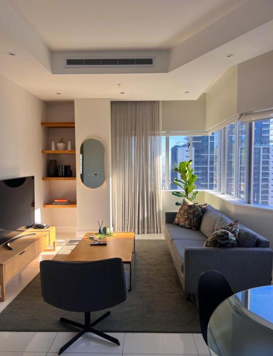 Upmarket 2 Bedroom Apartment with Views