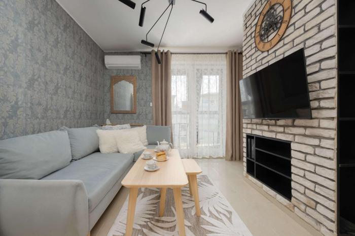 Spacious Apartment for 4 People with Air Conditioning by Noclegi Renters