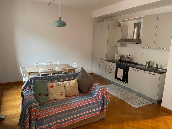 Giobea Apt - in the center - by the sea - with AC