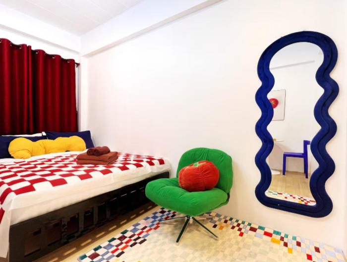 Tiny Cozy Room - Wat Arun