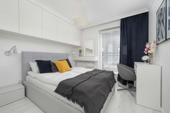 Family Apartment with Large Balcony and 2 Parking Spaces by Noclegi Renters