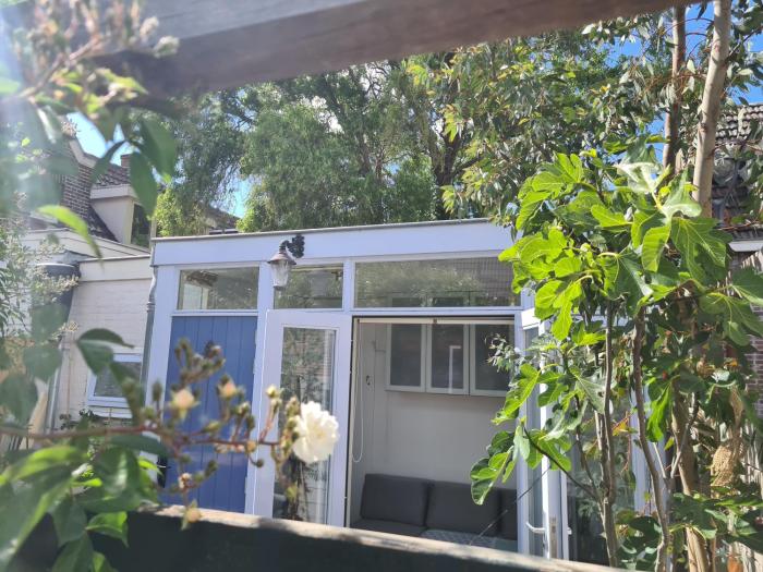 Tiny Garden Room - in city center