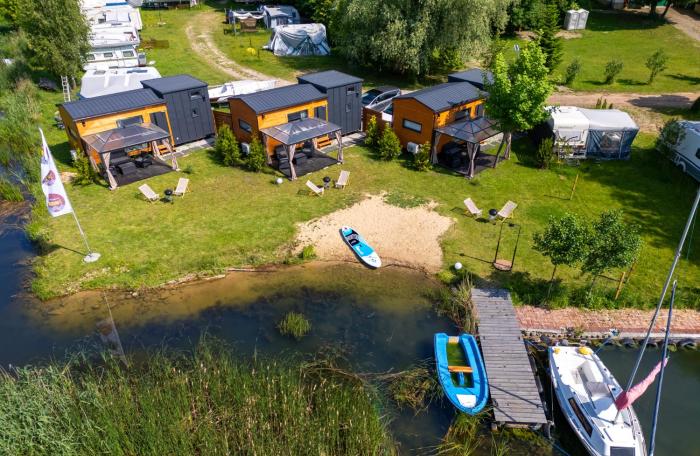 3 WIDOKI Kiekrz -domki Tiny House z prywatną plażą i pomostem nad jeziorem Kierskim