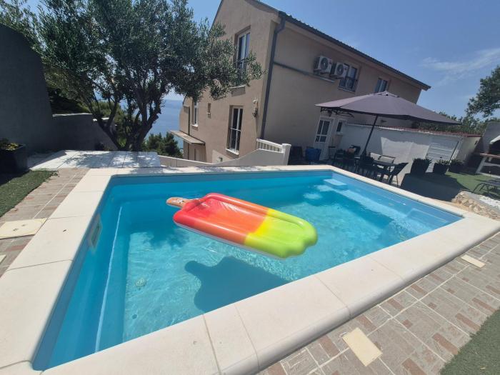 Luxury apartment 33 with private pool