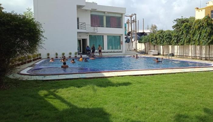 Hotel Swimming Sea Facing