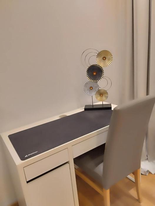2bdr apartment on Ermou street