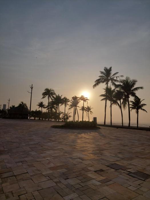 Sacada envidraçada, ar condicionado, wifi, 100m da praia