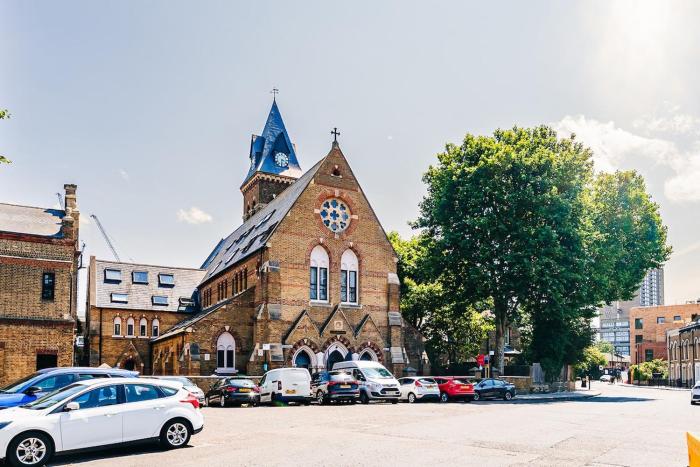 Charming Apartment in the Church near Canary Wharf