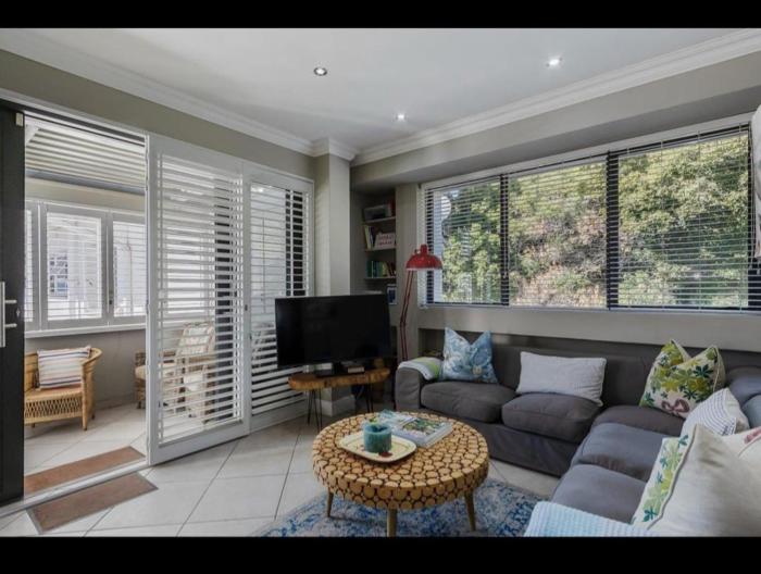 Merweda Wag-n-Bietjie on Dorp Street