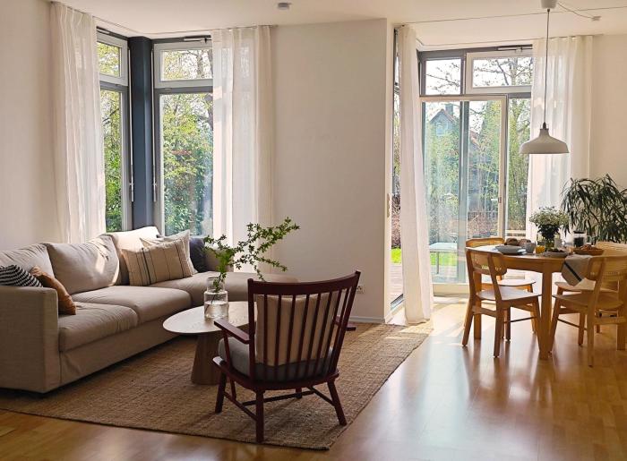 Stilvolle Wohnung mit Terrasse im Grünen