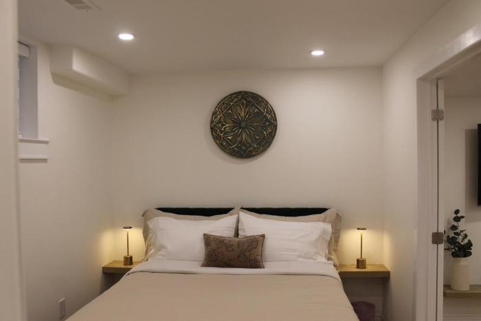 Queen Bed Suite-Private Entrance