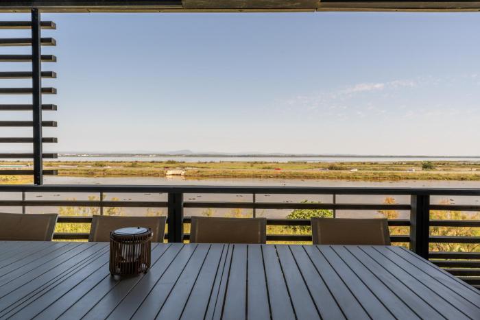 immeuble haut standing avec vue étang et parking