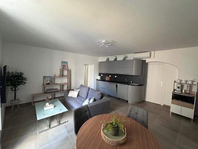 Nîmes Downtown Apartment