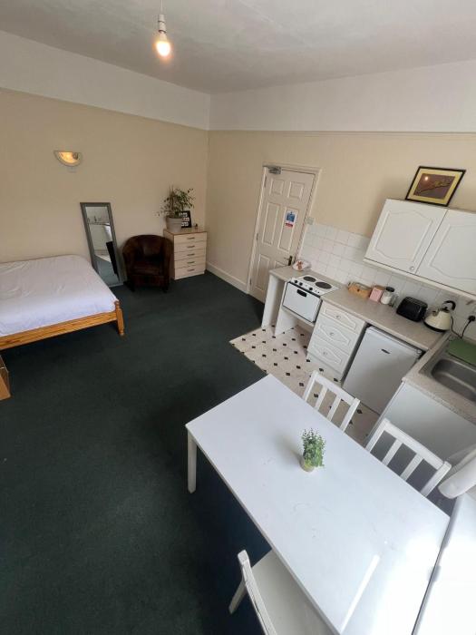 11 Tabor Grove Room 6