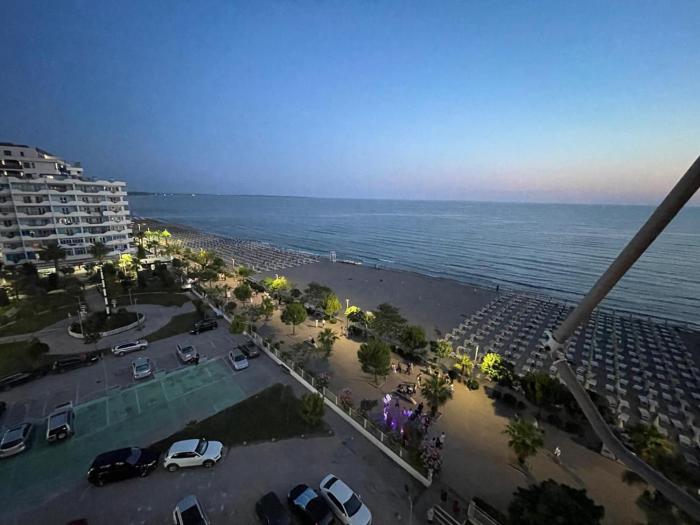 Shengjin Seaside Apartment Top floor