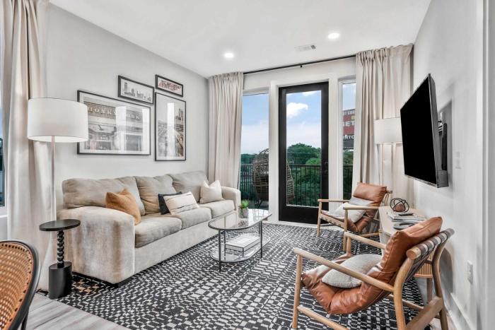 Penthouse City View Flat Modern Design with Balcony