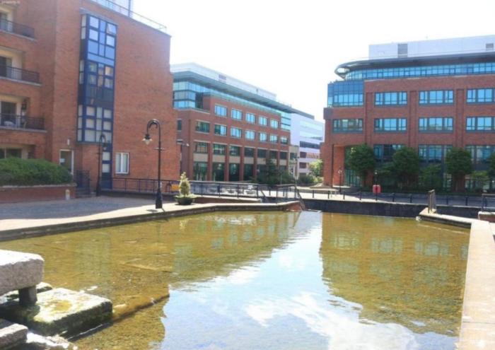 Double Room in a Cozy shared apartment, Custom House Harbour Apartments