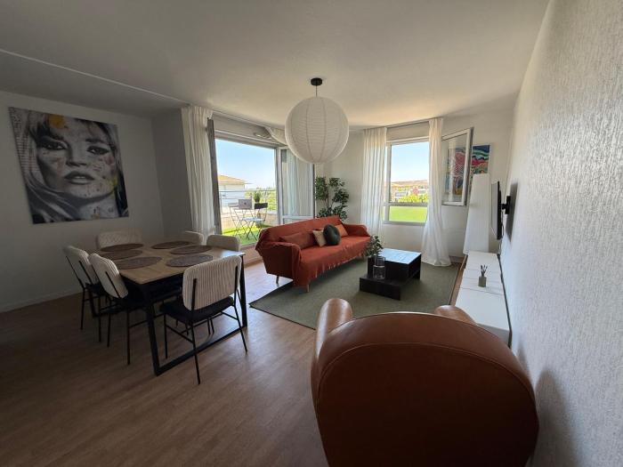 Grand T4 lumineux avec balcon traversant - 3 chambres, parking - métro 5 min - accès rapide centre ville
