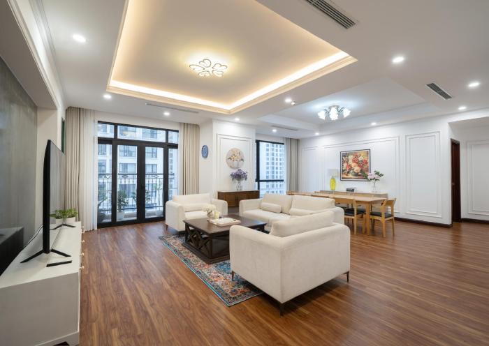 Royal City 2BR Apartment Full Amenities, Kitchen, Balcony, Near Downtown