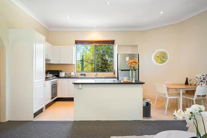 Cammeray Stay Above a Trendy Café, 2 free Cup Per day