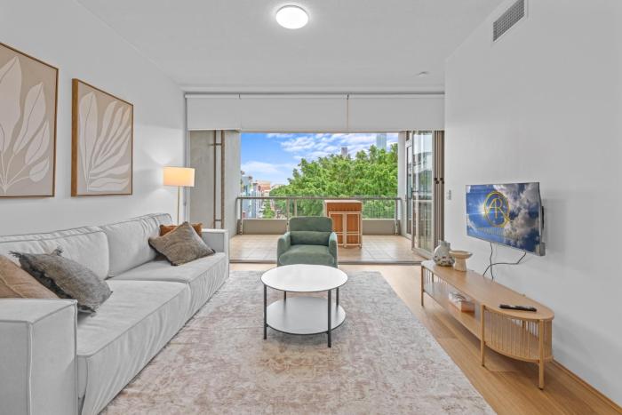 Modern Southbank Parklands Apartment Retreat