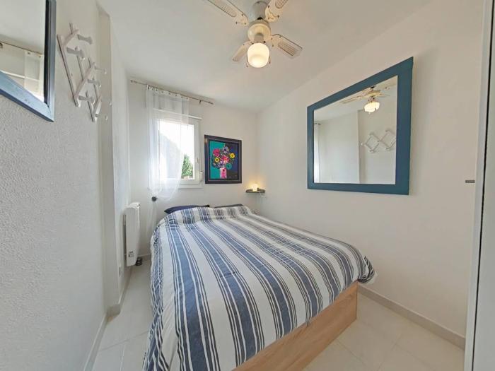 LAL100-113 Appartement 2 pièces cabine 4 couchages LA LONDE LES MAURES