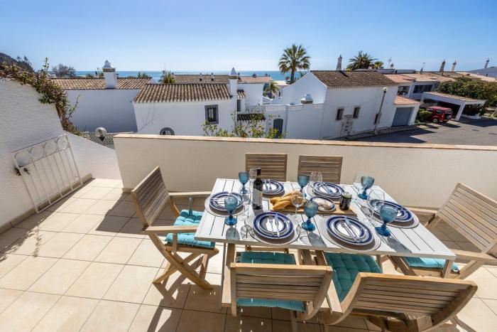 CoolHouses Algarve Luz, 3 Bed townhouse, lovely sea views, village centre, Casa Limoeiro 54LBC