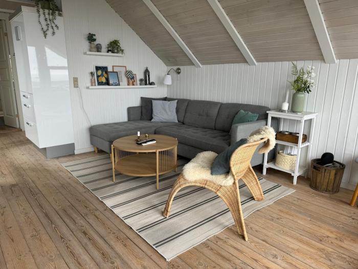 Cozy cottage with sea view