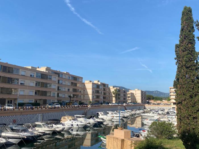 Location appartement Mandelieu, piscines privées, garage, proche des plages