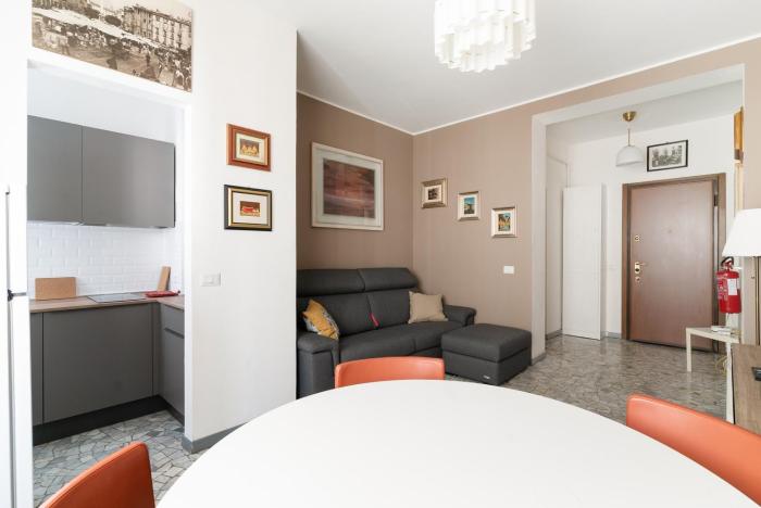 GuestHost - M1 Pasteur Apartment with Balcony