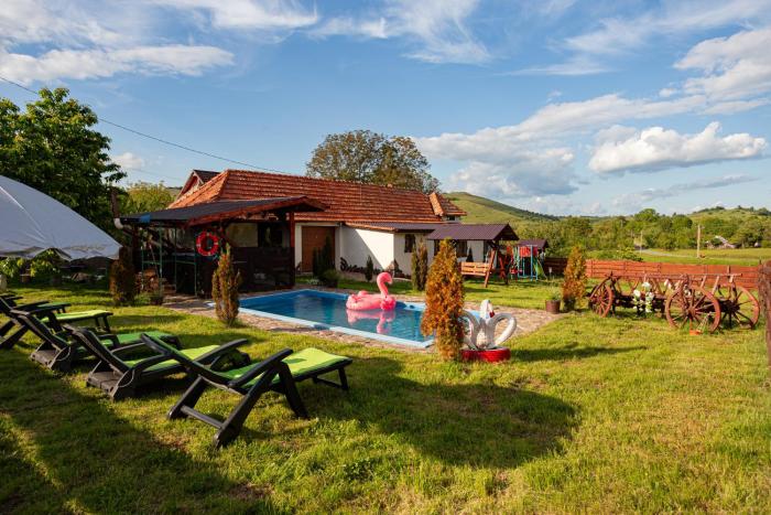 Nature-Surrounded Transylvanian Home - Heated Pool