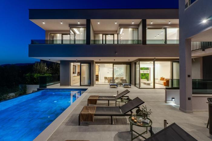 Villa Pavuza Luxury 4-Bedroom Seaview Villa