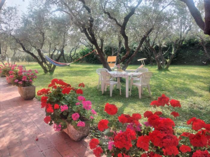 Villa Appartment parking with garden near the sea