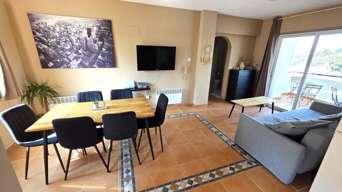 Charming 2BR Classic Flat with Fast Wi-Fi