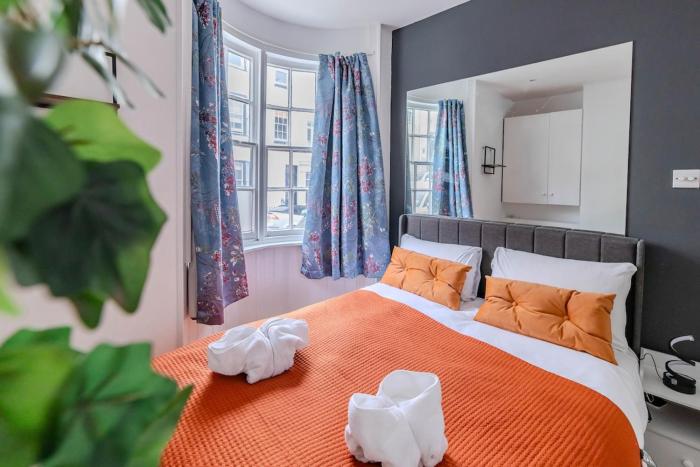 Beautiful 1 Bedroom Flat Next to Beach Sleep 3