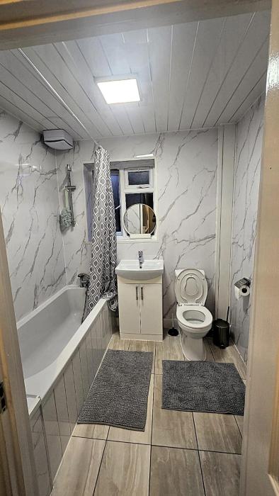 London Luxury 3 Bedroom Apartment close to East Ham Station